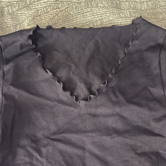Black Long Sleeve Scalloped Top - Picture 3 of 5